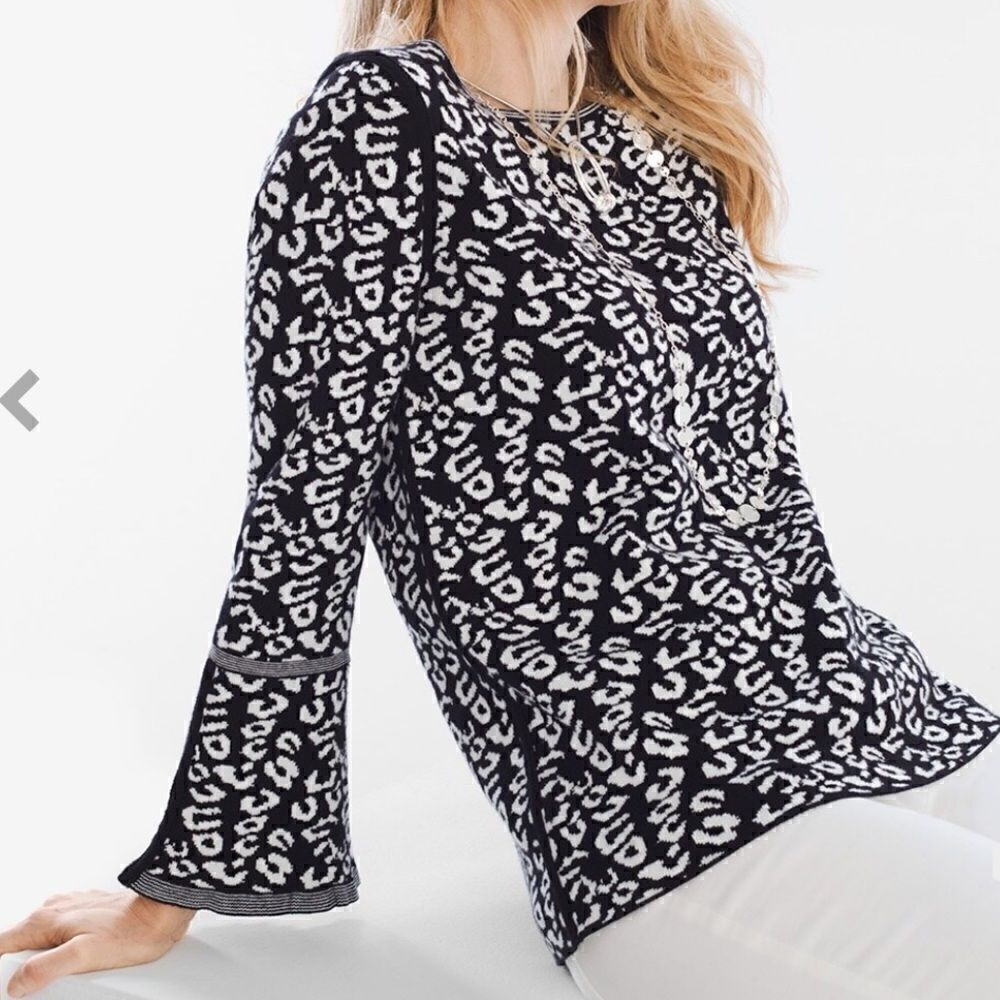 CHICO’s Wear it dark, or lighten it up. This soft, reversible pullover Size 1